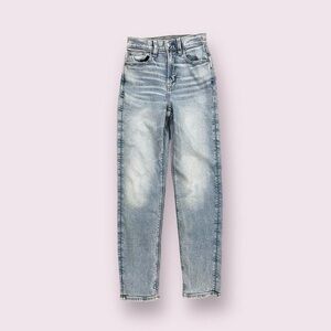 American Eagle 90’s Boyfriend Jeans